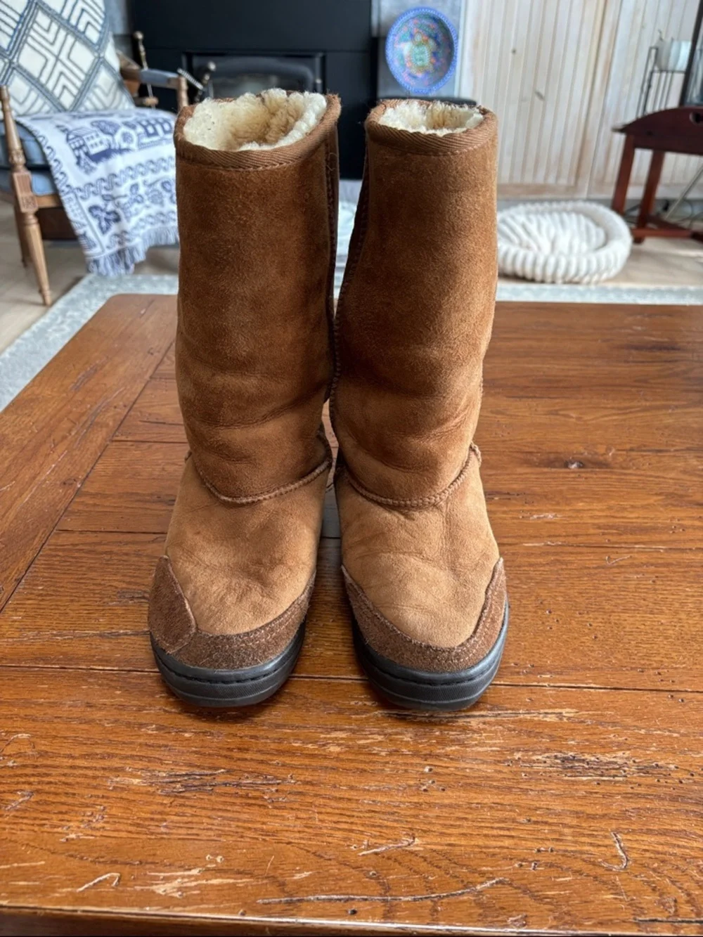 UGG Classic Short Boots Women’s 5245 Chestnut Tan Suede Sheepskin Lined Size 7